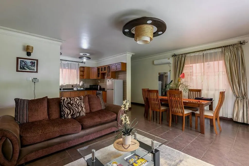 Lake Victoria Residence - 2 Bedroom Spacious, Garden Apt, 10 Mins To Entebbe Airport 0*,  Uganda