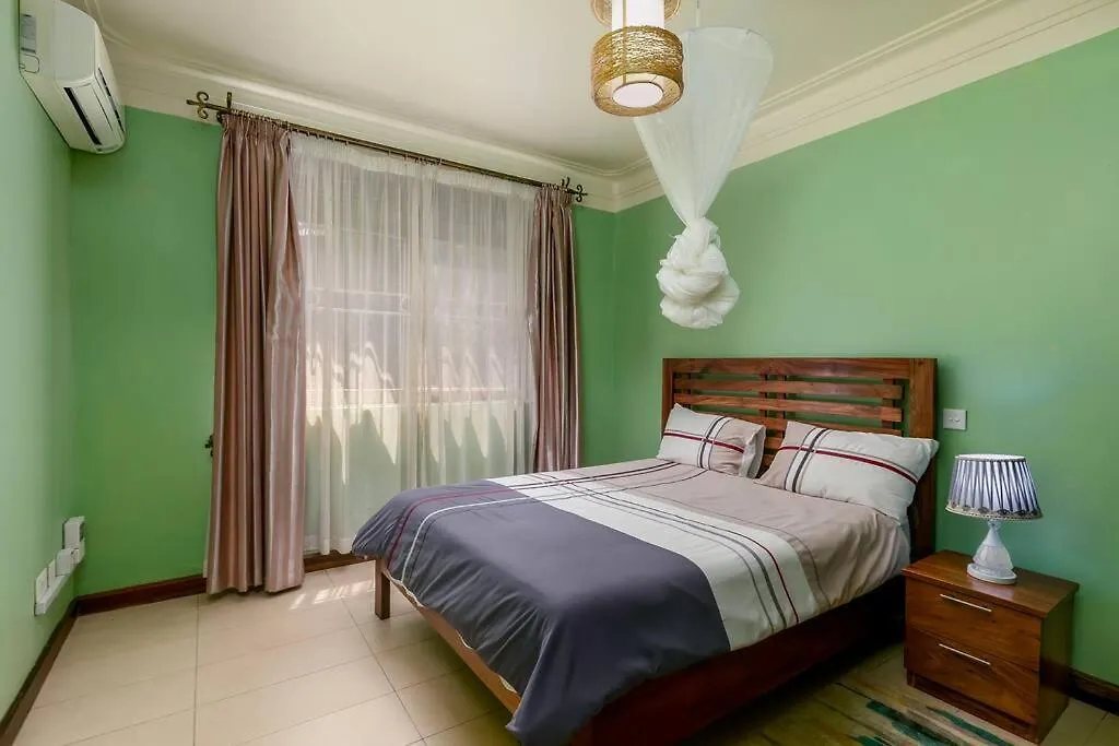 Lake Victoria Residence - 2 Bedroom Spacious, Garden Apt, 10 Mins To Entebbe Airport 0*,